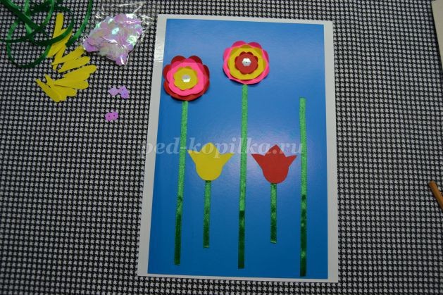 Открыточка с цветами и лентами маме на 8 Марта: часть 4 Открыточка с цветами и лентами маме на 8 Марта: часть 4