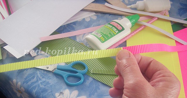 Объёмный квиллинг из гофрированного картона: мастер-класс Объёмный квиллинг из гофрированного картона: мастер-класс