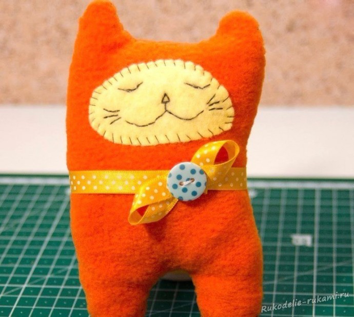 Котенок из флиса