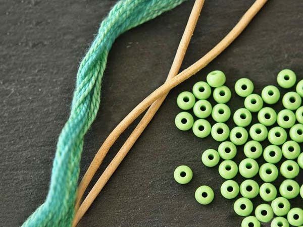 ​Нежная фенечка