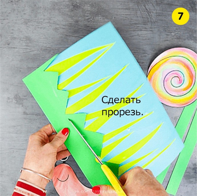 Улитка из цветной бумаги