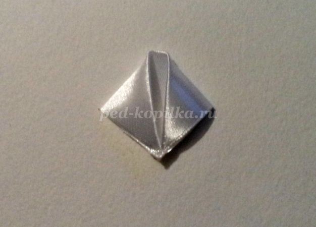 Лента для косы с цветами канзаши детскими руками: часть 1 Лента для косы с цветами канзаши детскими руками: часть 1