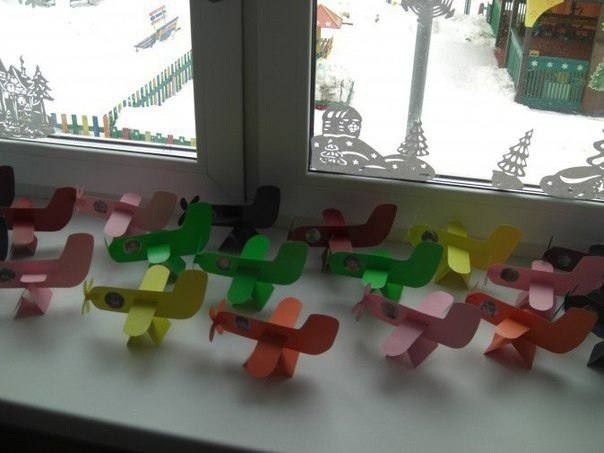 ​Самолетик из цветной бумаги