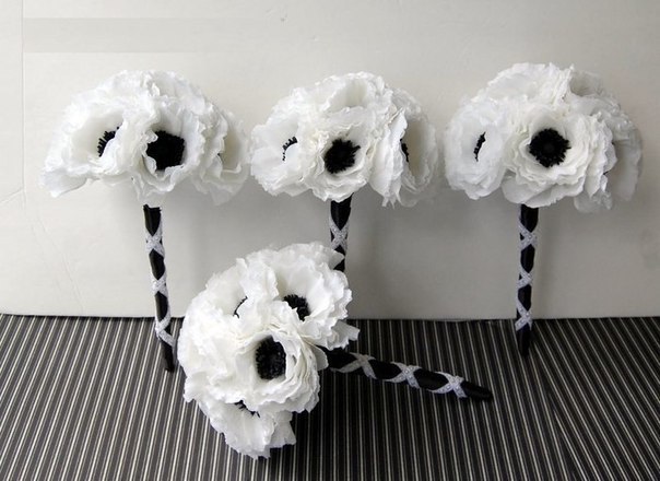 Изумительные белые маки