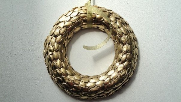 Новогодние украшения из тыквенных семечек