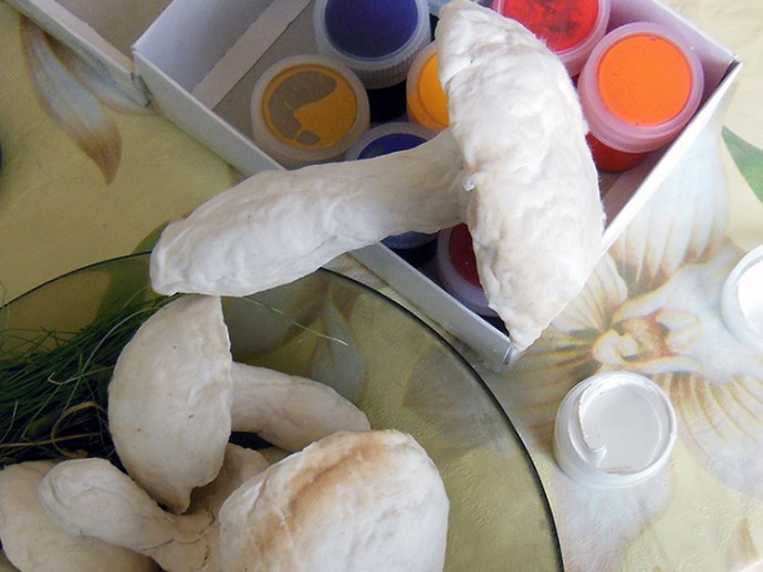Чудесные грибы из ваты и клейстера детскими руками