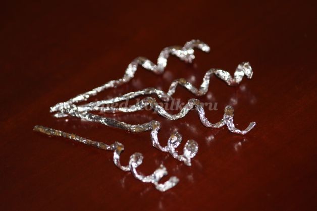 Букет из лилий из фольги детскими руками: часть 2