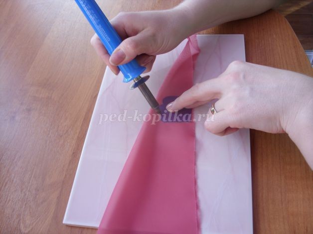 ​Цветок из шелка детскими руками: часть 1