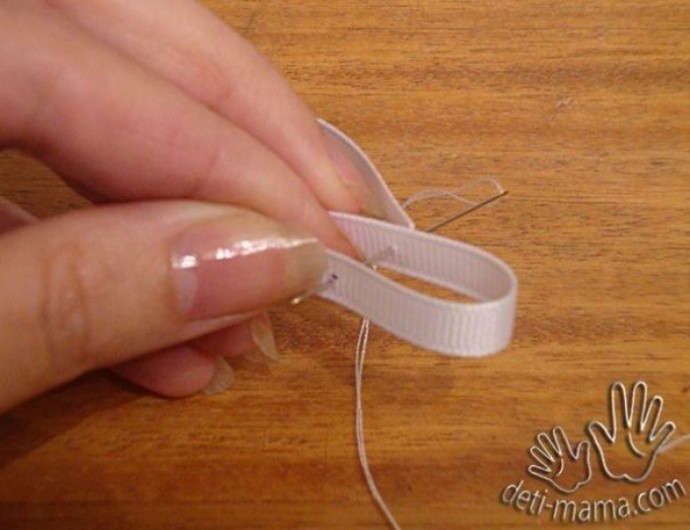 Делаем с детьми бабочек из атласной ленты Делаем с детьми бабочек из атласной ленты