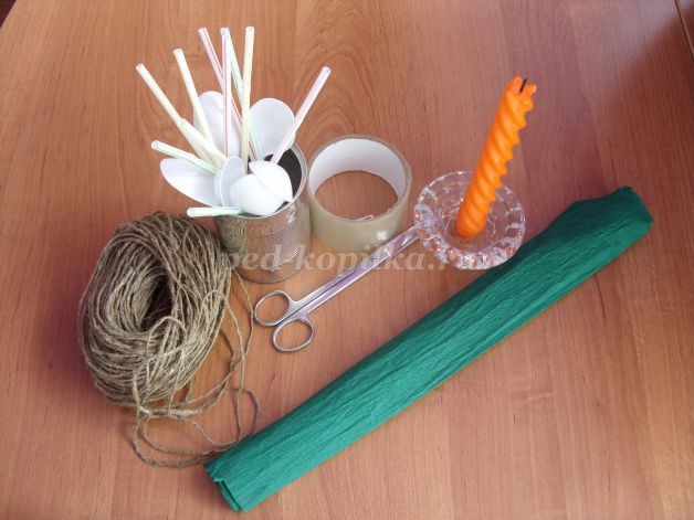 Подснежники из одноразовых ложек: часть 1