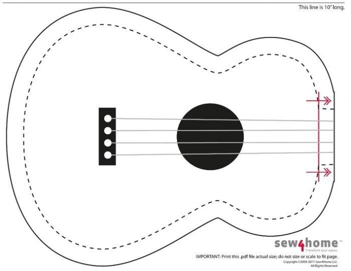 ​Игрушечная гитара из ткани