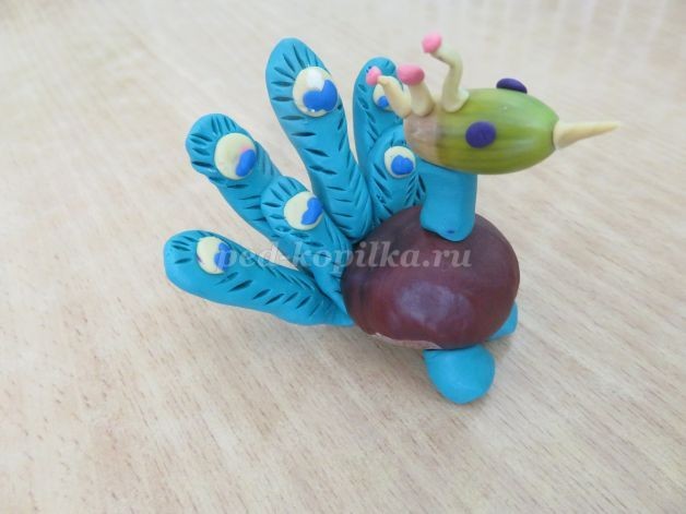 Павлин из природного материала Павлин из природного материала