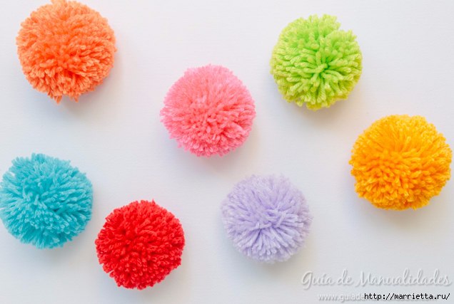 Елочные игрушки из помпонов своими руками Елочные игрушки из помпонов своими руками