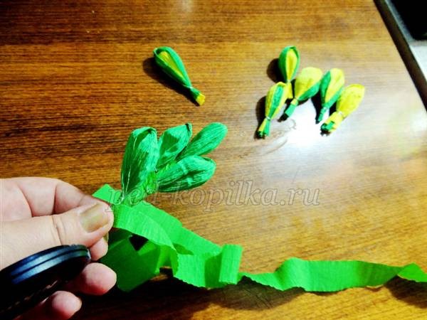 Гладиолусы из гофрированной бумаги: мастер-класс, часть 3 Гладиолусы из гофрированной бумаги: мастер-класс, часть 3