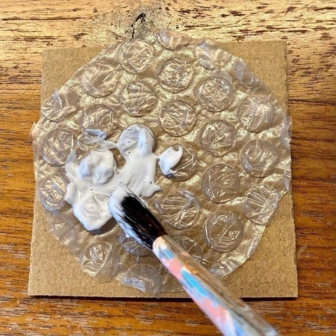 Рисуем одуванчики при помощи пупырчатой пленочки