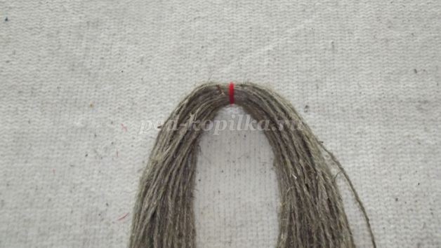 ​Коза из шпагата детскими руками: мастер-класс, часть 1