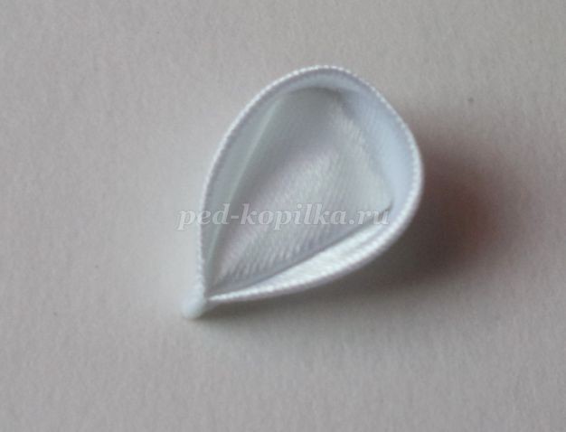 Лента для косы с цветами канзаши детскими руками: часть 1 Лента для косы с цветами канзаши детскими руками: часть 1