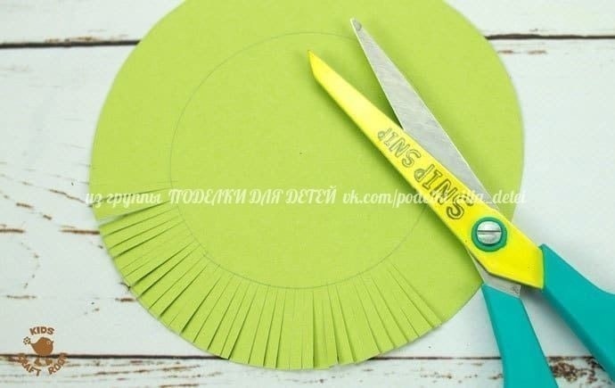 Милый ежик из шишки и картона