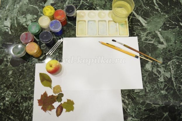 Оригинальная техника рисования листьями разных форм и размеров