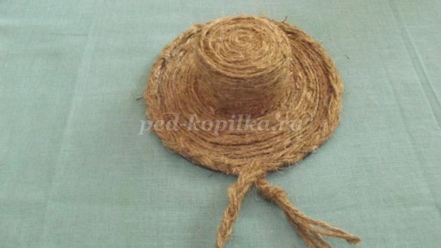 Шляпка из шпагата