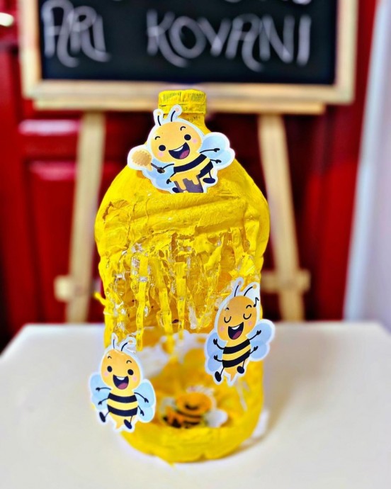 Улей из бросового материала для пчелок Улей из бросового материала для пчелок