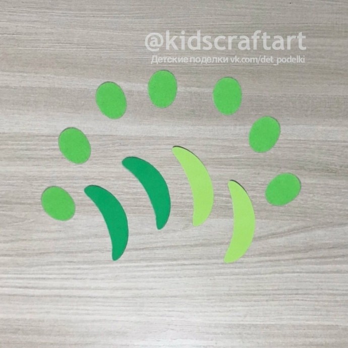 Подснежники в корзинке с бабочками