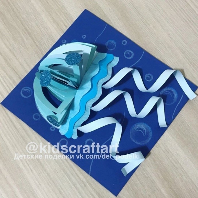 Медуза из цветной бумаги Медуза из цветной бумаги