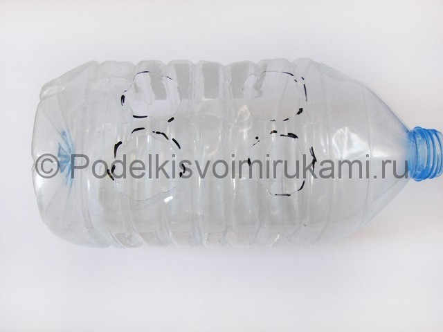 Слон из пластиковых бутылок