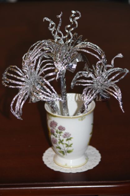 Букет из лилий из фольги детскими руками: часть 2