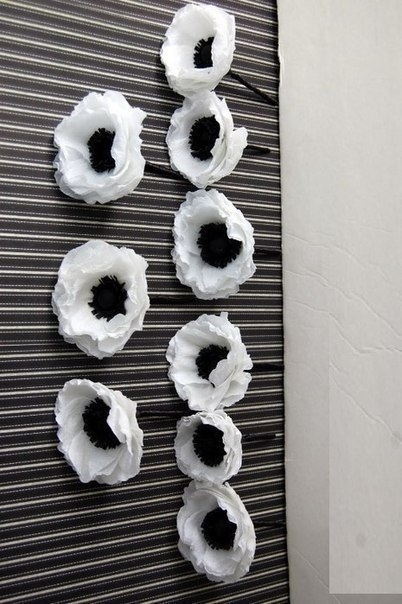 Изумительные белые маки