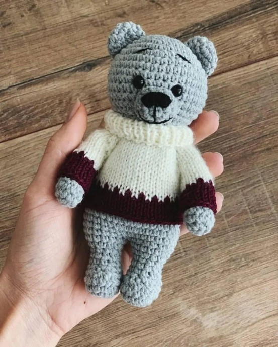 ​Мишка в свитере
