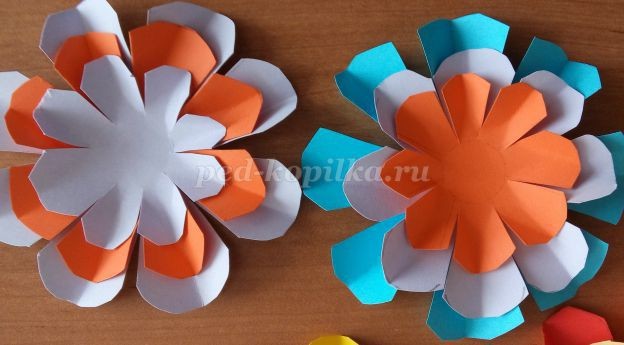 Весенний венок из бумаги детскими руками: часть 2 Весенний венок из бумаги детскими руками: часть 2
