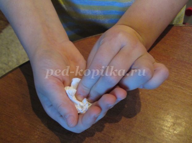 Ёлка из салфеток детскими руками: новогодний мастер-класс, часть 3