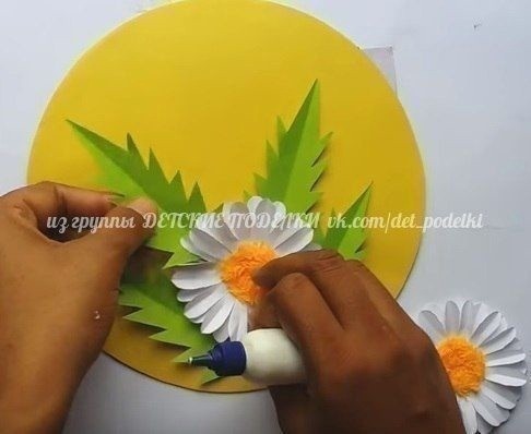 Круглое панно с ромашками Круглое панно с ромашками