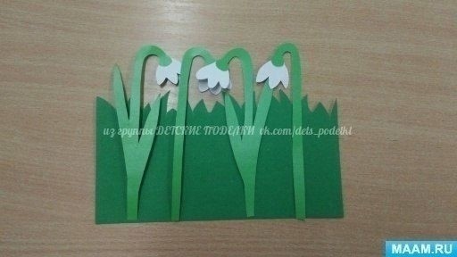 ​Подснежники в траве