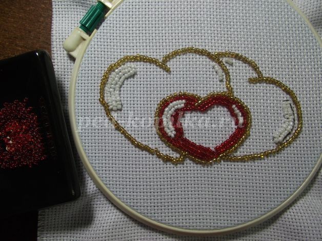 Вышивка бисером "Сердечки" Вышивка бисером "Сердечки"