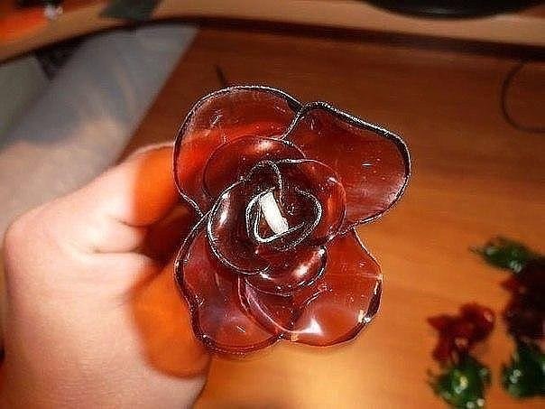 Розы из пластиковых бутылок 6