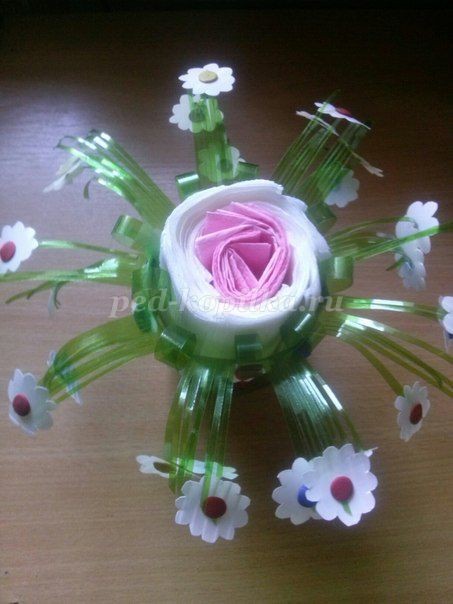 Вазочка для салфеток из бросового материала детскими руками: мастер-класс