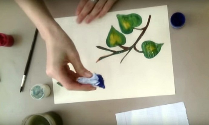 Рисуем сирень мятой бумагой Рисуем сирень мятой бумагой