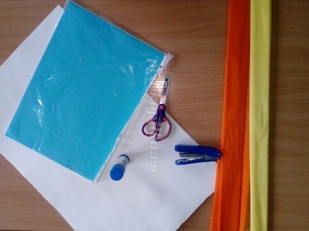 ​Корзина с цветами из гофрированной бумаги: часть 1