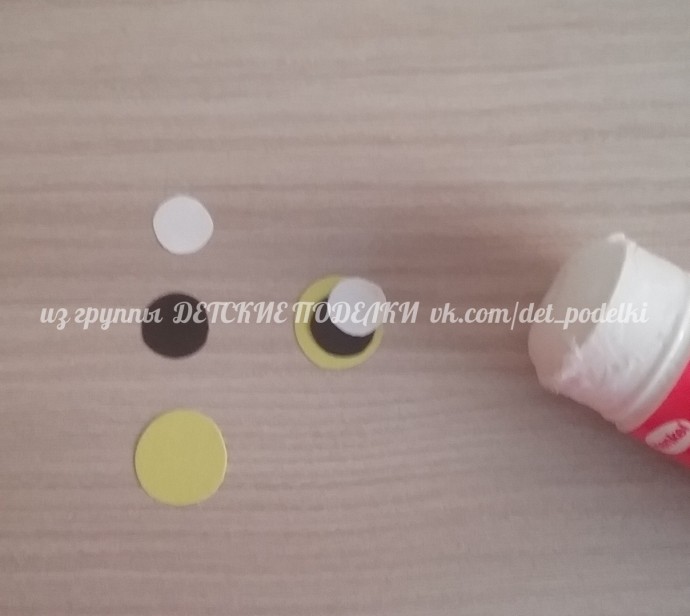 Объемная аппликация "Стрекоза-попрыгунья" Объемная аппликация "Стрекоза-попрыгунья"