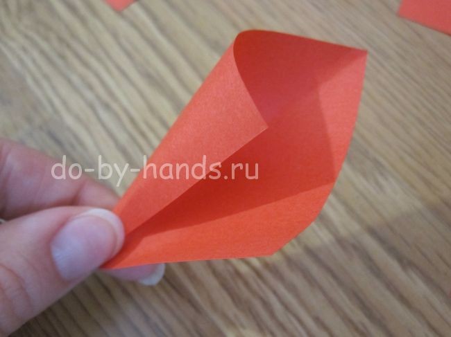 Объемное сердечко из квадратных листиков бумаги