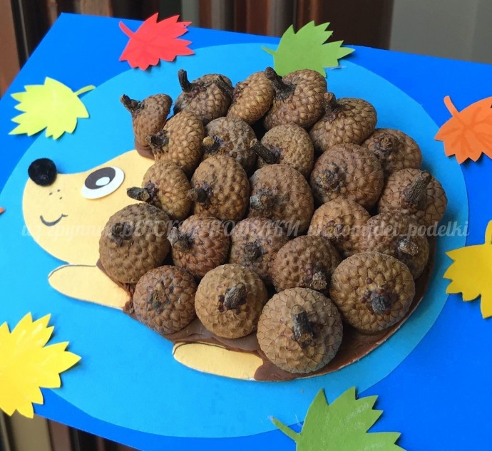 ​Ёжик из шляпок желудей