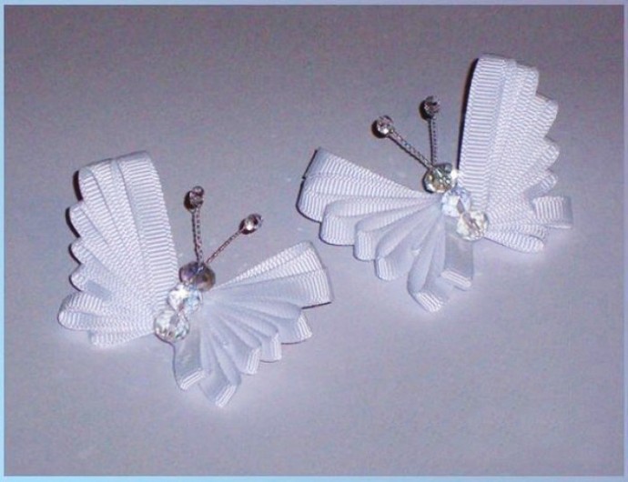 Бабочки из ленточки Бабочки из ленточки