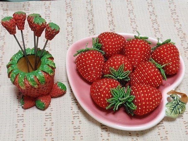 Клубничка из бисера Клубничка из бисера