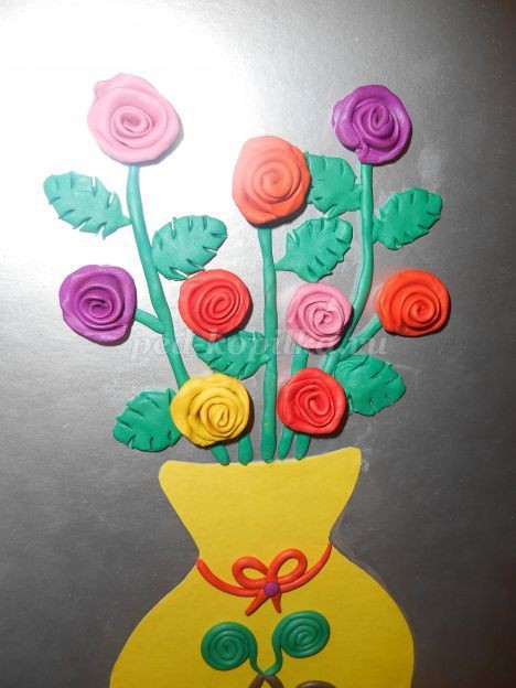 Пластилинография на цветном картоне "Ваза с розами": часть 2