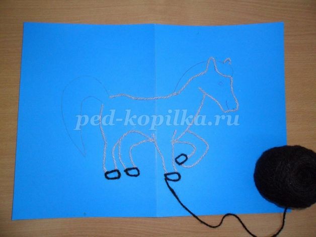 Лошадка из ниток
