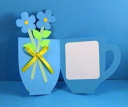 ​Открытка в виде чашки с цветами