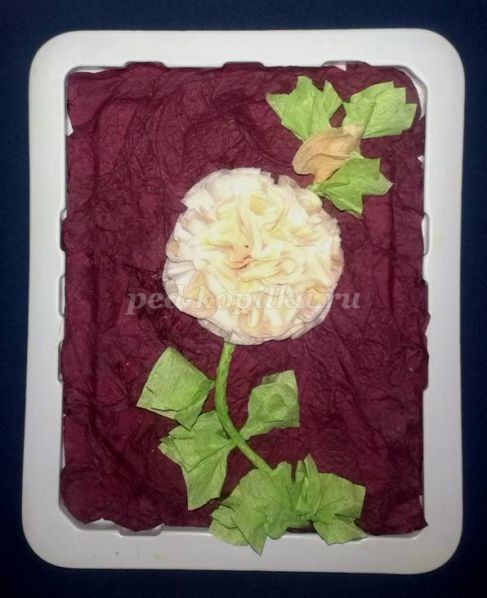 ​Полуобъёмные цветы из бумажных салфеток в технике торцевания