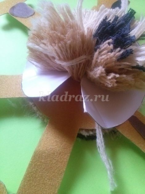 Собачки из помпонов и бумаги